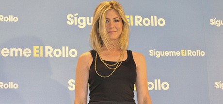 Jennifer Aniston u novom izdanju na premijeri filma "Moja lažna žena"