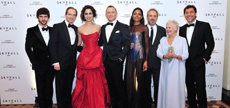 Održana kraljevska premijera filma "Skyfall" Održana kraljevska premijera filma "Skyfall"